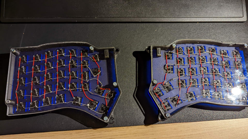 Rows and columns connected to the buttons